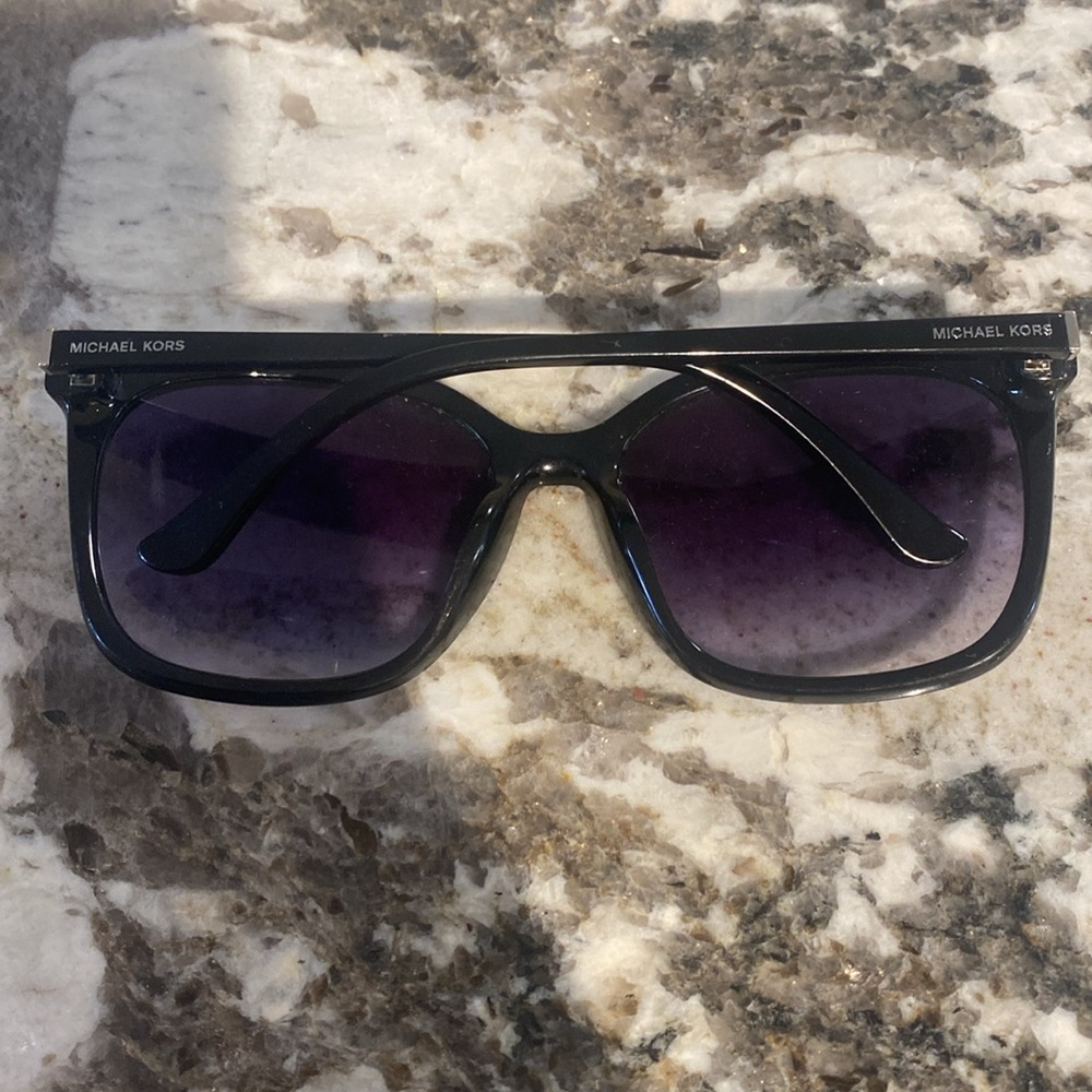 Beautiful Michael Kors cat-eye glasses that are in great condition! - Picture 2 of 3